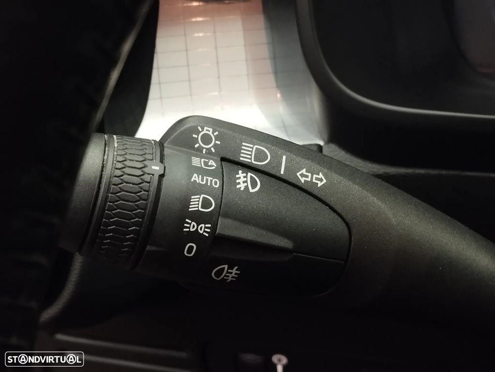 Volvo XC 40 2.0 D3 Momentum Geartronic - 21