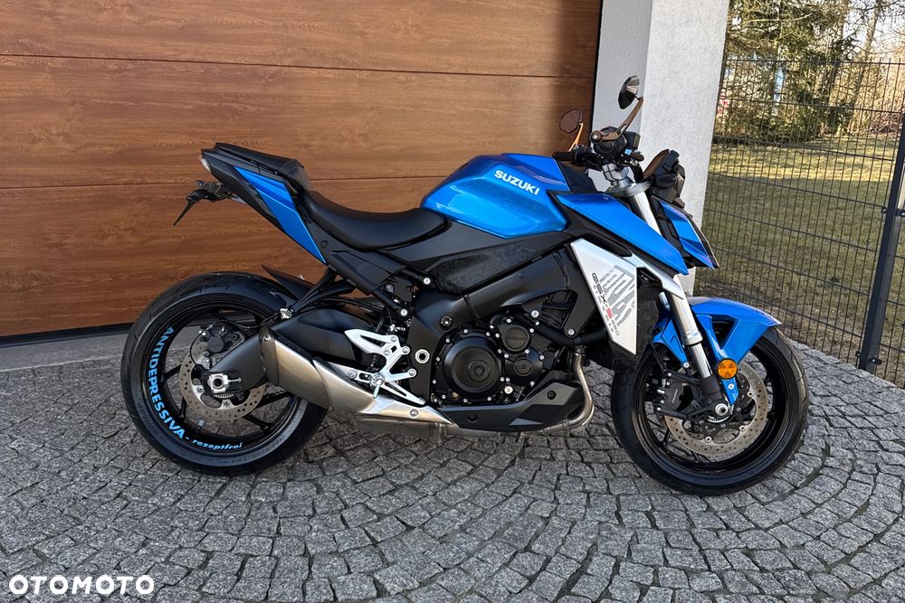 Suzuki GSX - 2