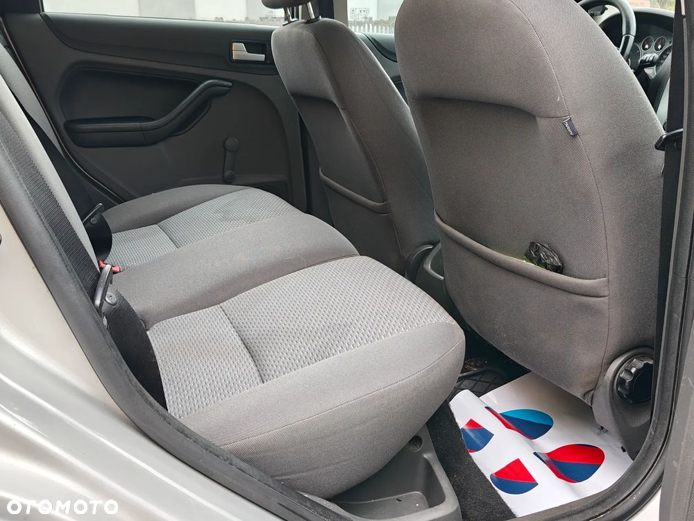 Ford Focus 1.6 TDCi DPF Ambiente - 8
