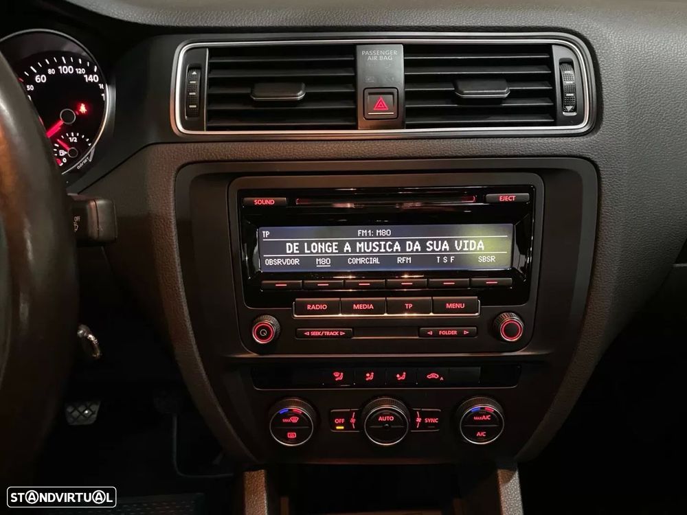 VW Jetta 2.0 TDI Confortline - 12