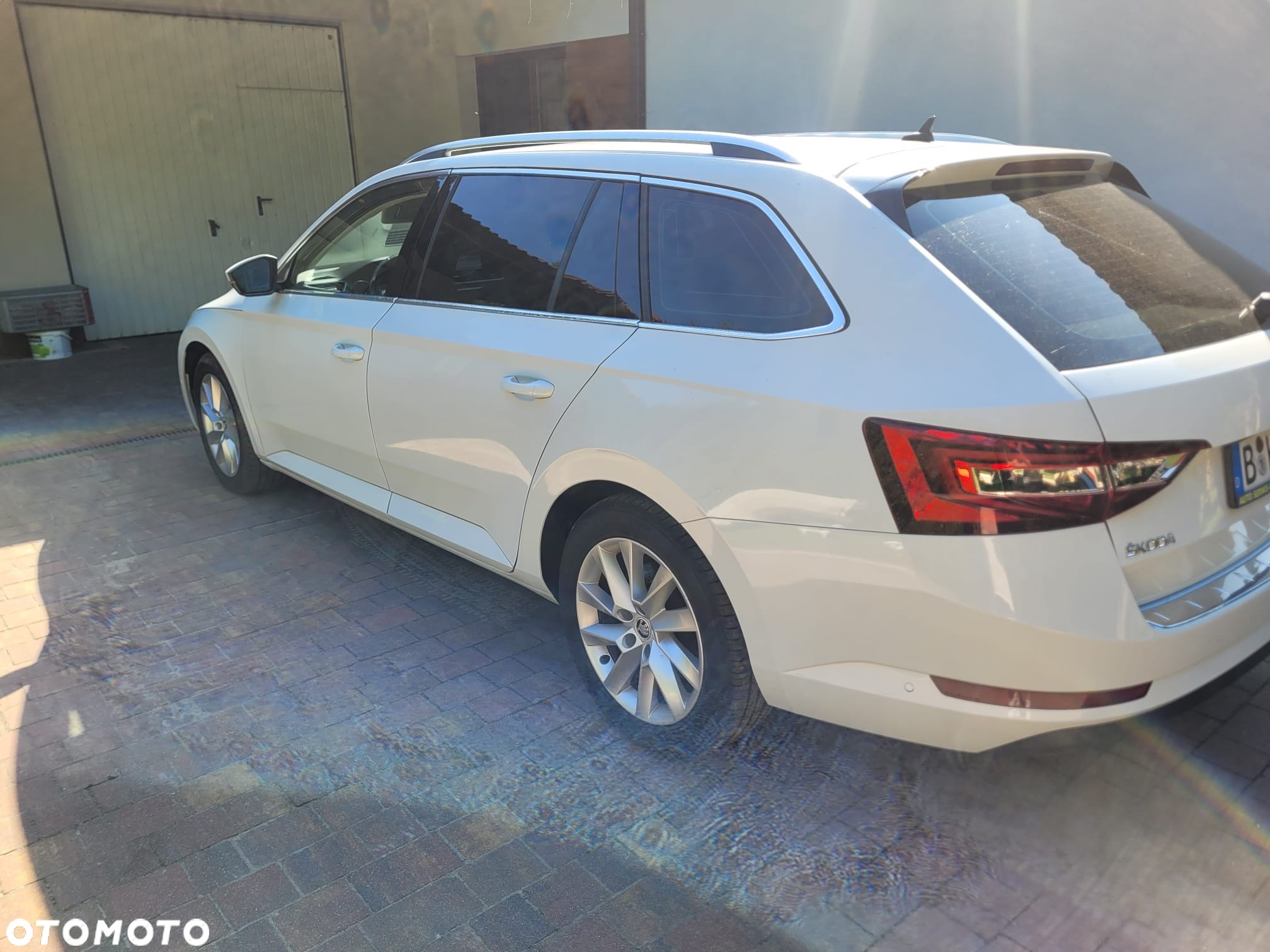 Skoda Superb 2.0 TDI DSG Premium Edition - 6