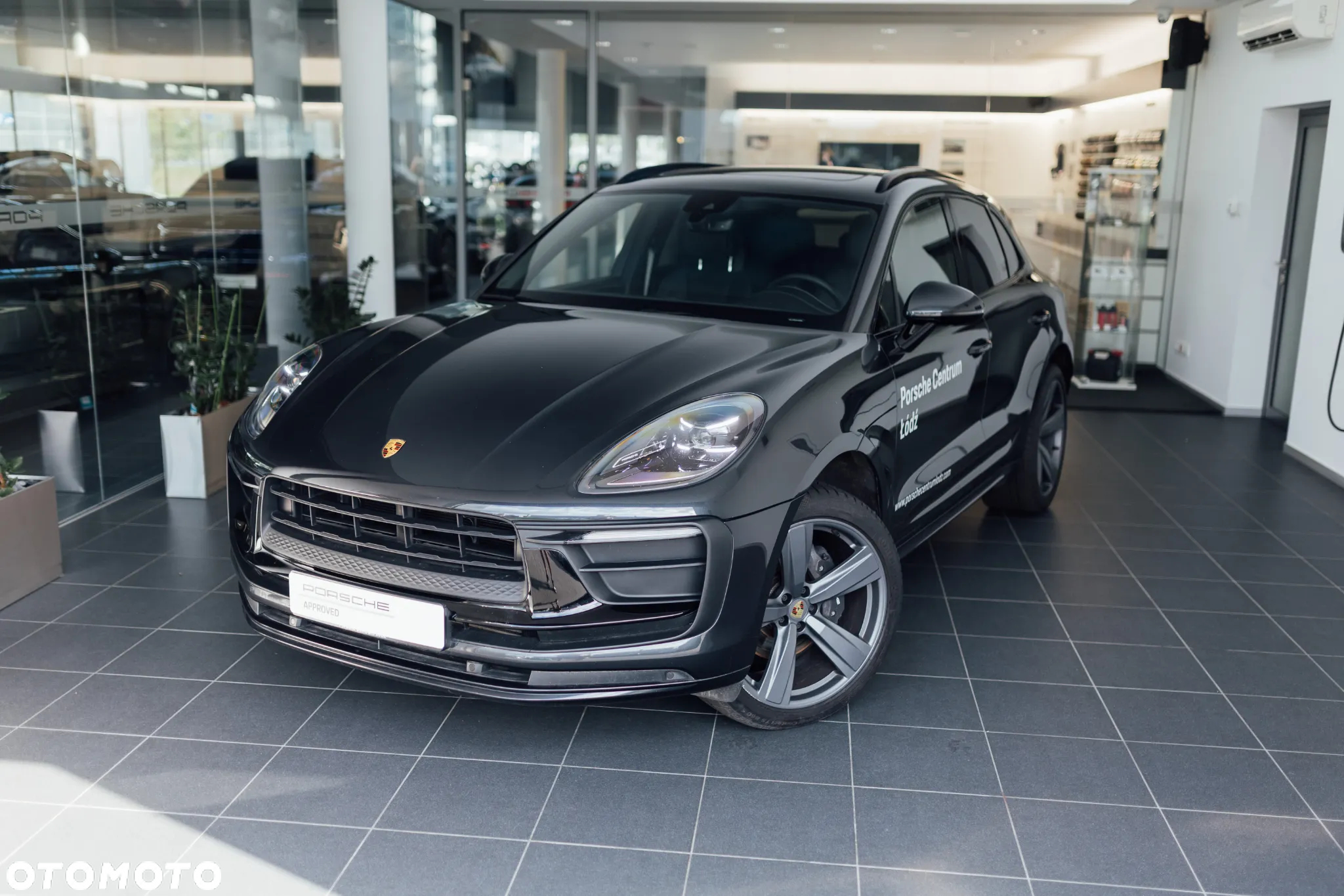 Porsche Macan Standard - 2