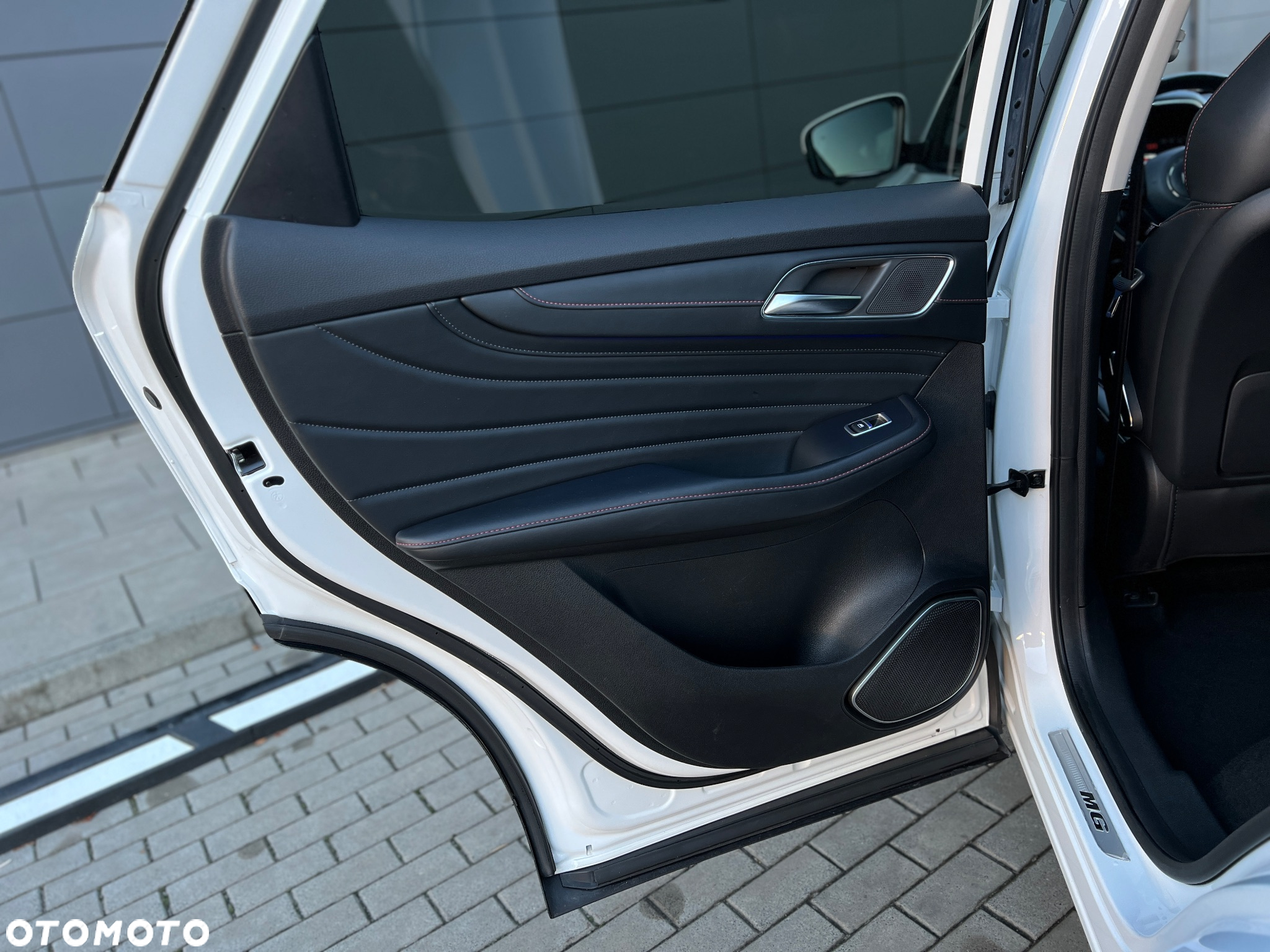 MG EHS 1.5T-GDI PHEV Luxury - 36