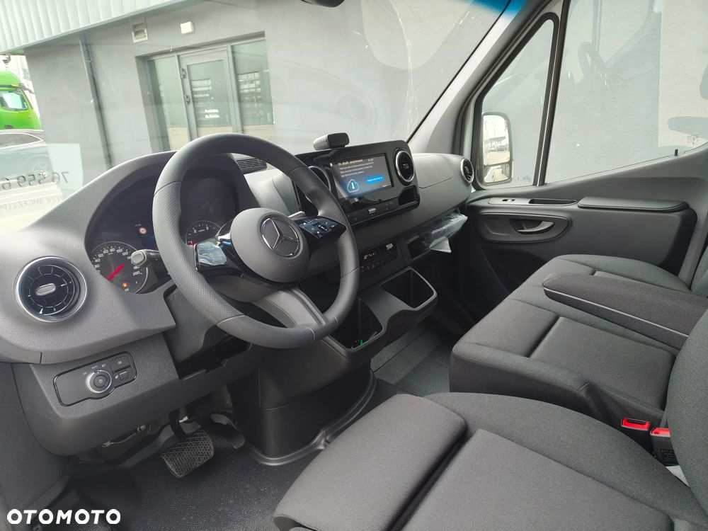 Mercedes-Benz Sprinter - 12