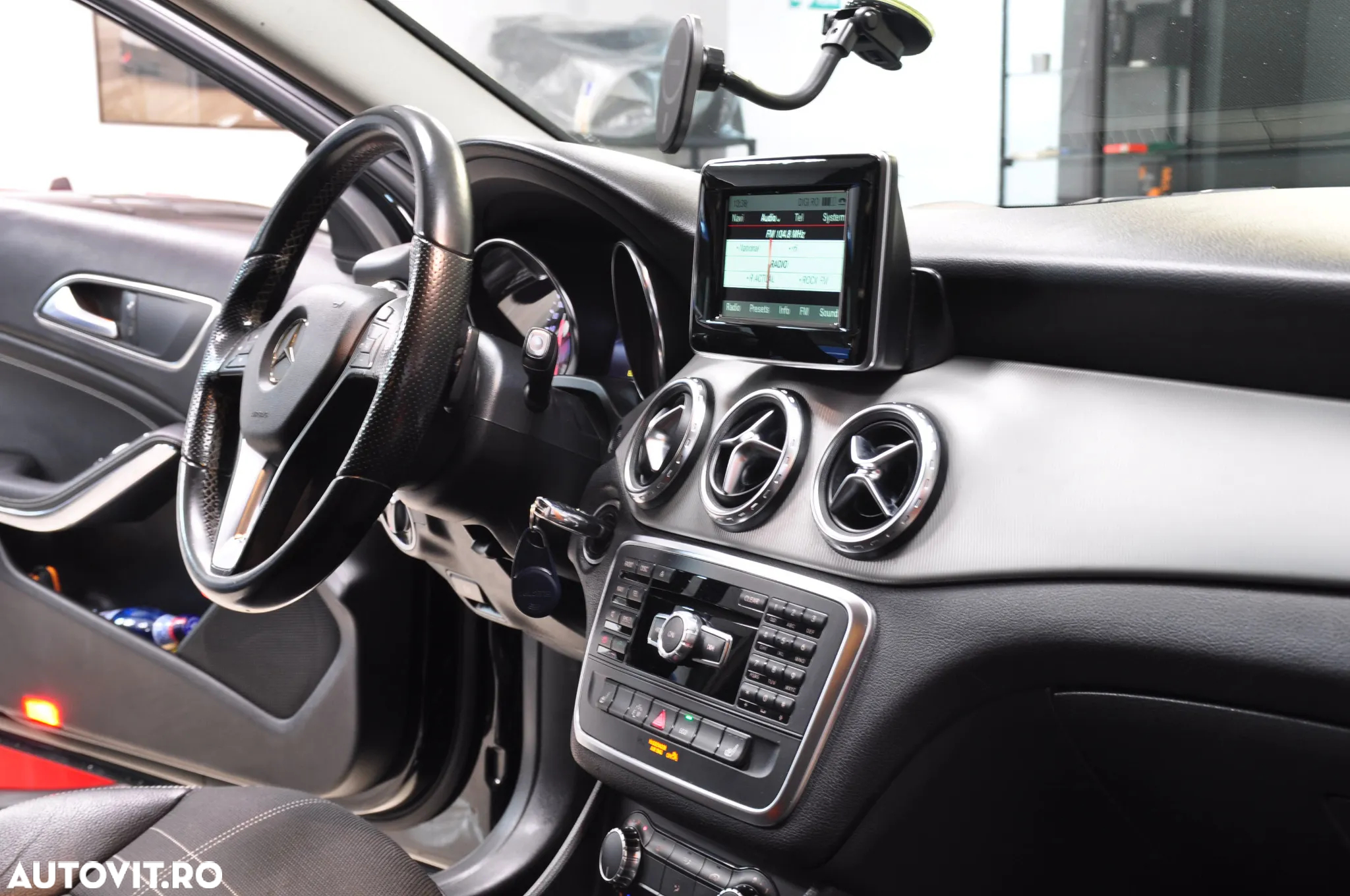 Mercedes-Benz GLA - 10