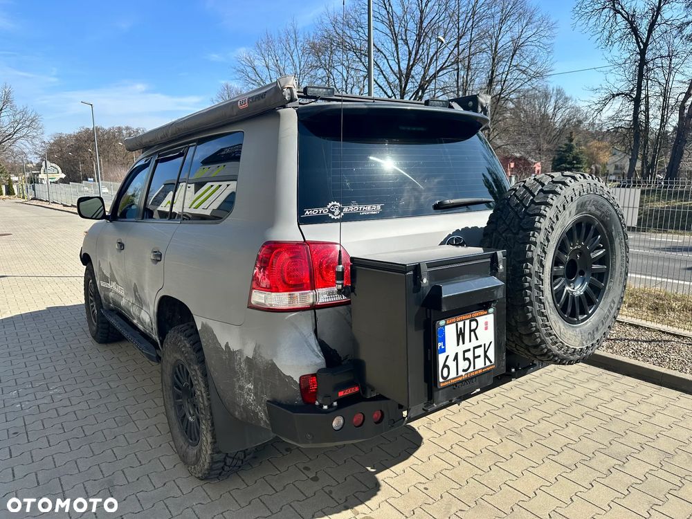 Toyota Land Cruiser - 4