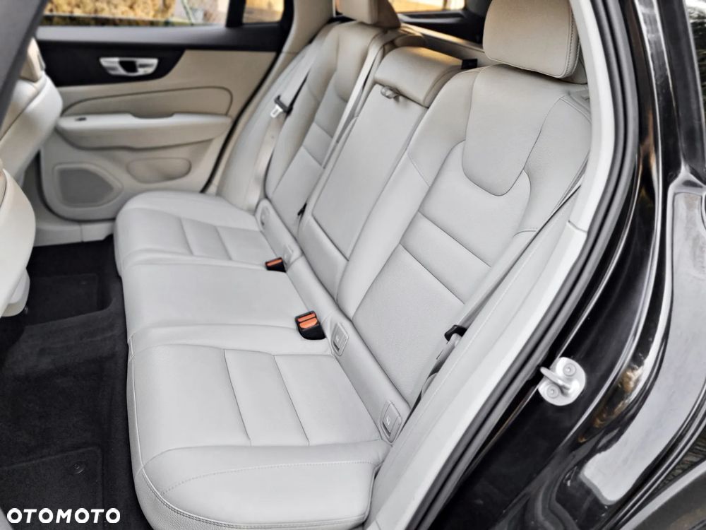 Volvo V60 Cross Country B4 D AWD Ultimate - 29