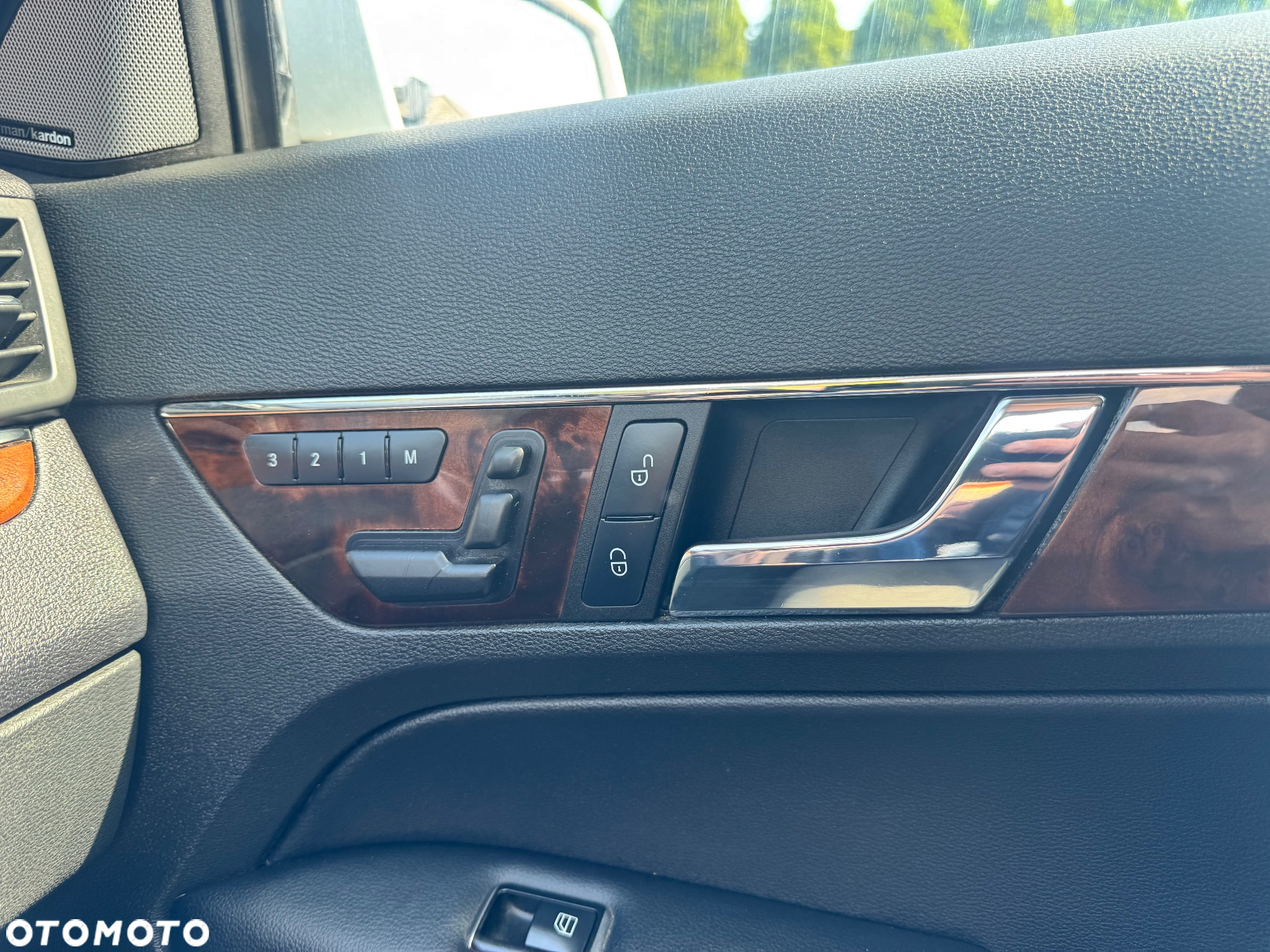 Mercedes-Benz Klasa E 350 CGI Cabrio BlueEFFICIENCY 7G-TRONIC Avantgarde - 27
