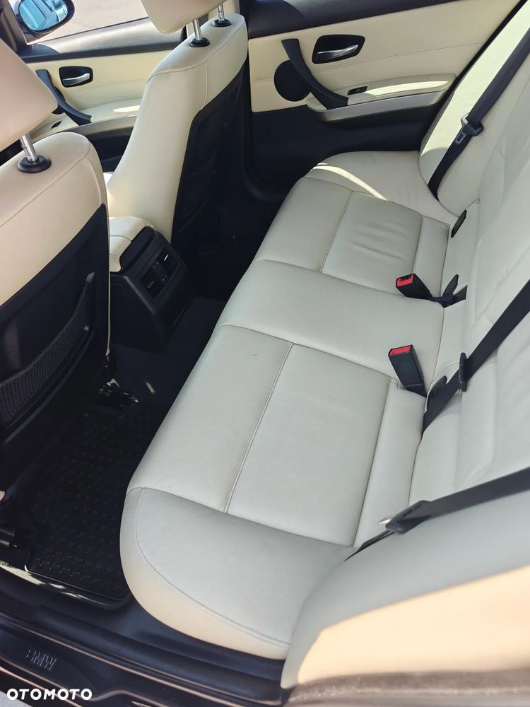 BMW Seria 3 325xi - 10