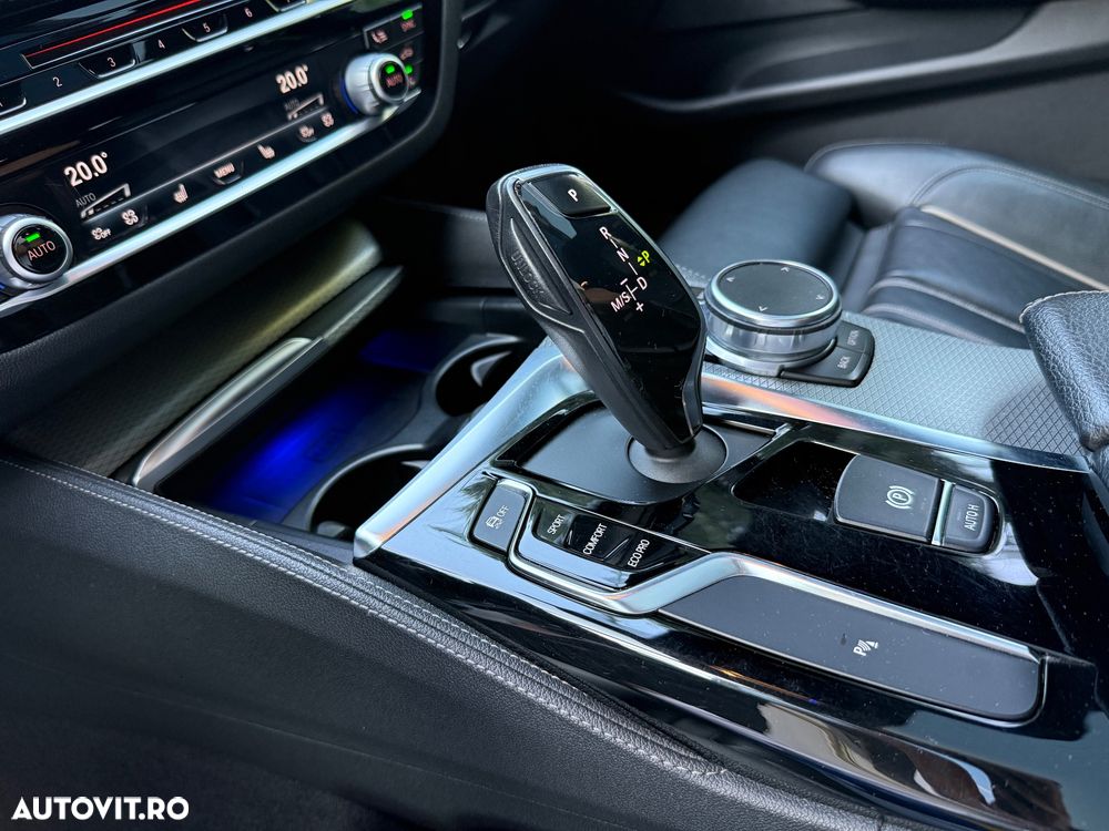 BMW Seria 5 520d Aut. M Sport Edition - 38