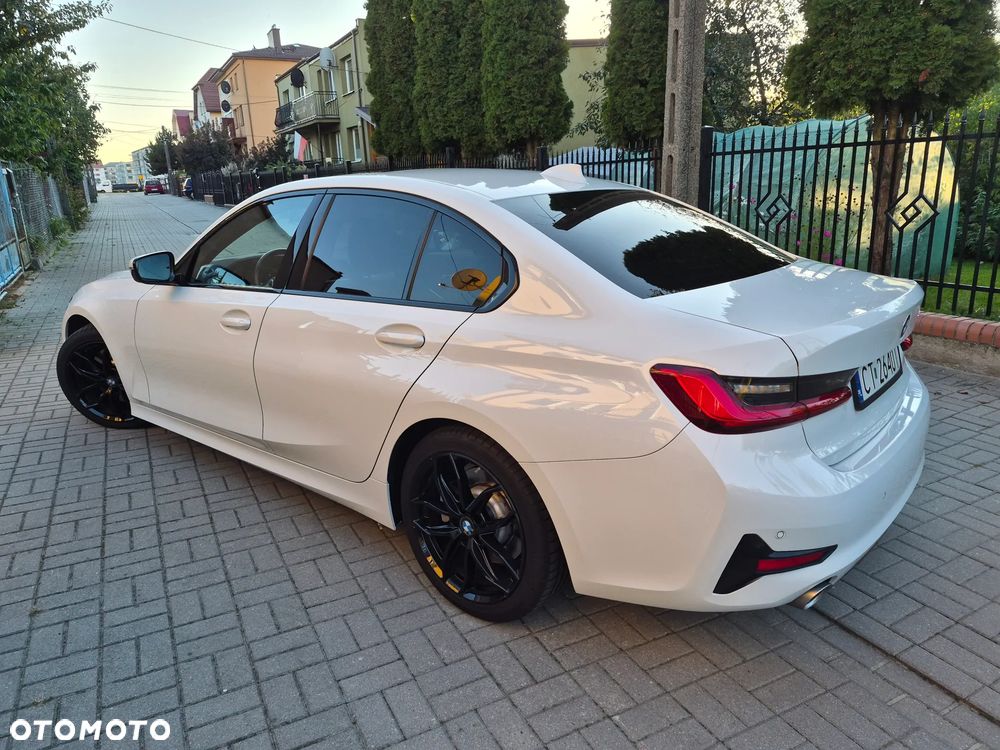 BMW 330I 2019 photo 4