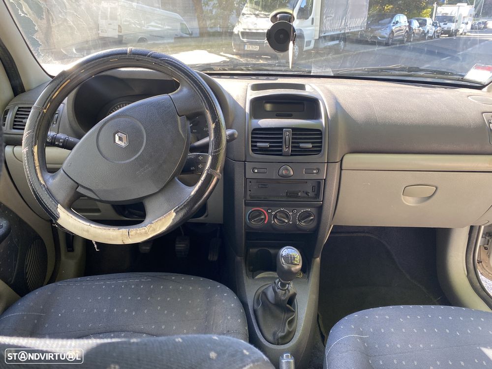 Renault Clio 1.2 16V Confort - 12