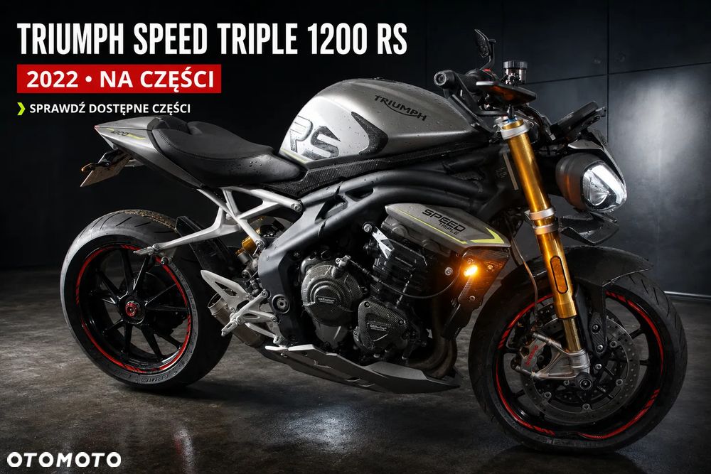 Triumph Speed Triple 1200 rs 2022 na części 692106889 SILNIK: silnik kompletny, blok silnika, głowica cylindrów, pokrywa zaworów, uszczelka głowicy, cylinder, tuleja cylindra, tłok, pierścienie tłokowe, sworzeń tłoka, korbowód, wał korbowy, panewki wału, wałek rozrządu, koło rozrządu, łańcuch rozrządu, napinacz rozrządu, ślizg rozrządu, zawór ssący, zawór wydechowy, sprężyna zaworowa, popychacz zaworu, dźwigienka zaworowa, uszczelniacz zaworowy, miska olejowa, korek spustowy oleju, pompa oleju, smok olejowy, filtr oleju, chłodnica oleju, przewód olejowy, obudowa filtra oleju, czujnik ciśnienia oleju, pokrywa alternatora, pokrywa sprzęgła, dekiel silnika, uszczelki silnika, engine assembly, engine block, cylinder head, valve cover, piston, piston rings, connecting rod, crankshaft, camshaft, timing chain, oil pump.  UKŁAD PALIWOWY I DOLOTOWY: zbiornik paliwa, bak paliwa, korek wlewu paliwa, pompa paliwa, kosz pompy paliwa, filtr paliwa, przewód paliwowy, listwa wtryskowa, wtryskiwacz, regulator ciśnienia paliwa, przepustnica, korpus przepustnicy, silniczek krokowy, czujnik położenia przepustnicy TPS, manetka gazu, rolgaz, elektroniczny gaz ride-by-wire, airbox, obudowa filtra powietrza, filtr powietrza, króciec dolotowy, kolektor dolotowy, czujnik temperatury powietrza, czujnik ciśnienia MAP, fuel tank, fuel pump, fuel injector, throttle body, air filter.  SPRZĘGŁO I SKRZYNIA BIEGÓW: kosz sprzęgłowy, piasta sprzęgła, tarcze sprzęgłowe, przekładki sprzęgła, sprężyny sprzęgła, docisk sprzęgła, pompa sprzęgła, wysprzęglik, przewód sprzęgła, klamka sprzęgła, skrzynia biegów, wałek sprzęgłowy, wałek zdawczy, koła zębate skrzyni, wodzik zmiany biegów, bęben zmiany biegów, czujnik biegu, dźwignia zmiany biegów, cięgno zmiany biegów, quickshifter, czujnik quickshiftera, clutch basket, clutch plates, gearbox, transmission shaft, gear selector drum, shift fork.  NAPĘD TYLNEGO KOŁA: zębatka przednia, zębatka tylna, łańcuch napędowy, spinka łańcucha, napinacz łańcucha, prowadnica łańcucha, osłona łańcucha, guma zabieraka, zabierak zębatki, mocowanie zębatki, front sprocket, rear sprocket, drive chain, chain adjuster, chain guide, chain guard, sprocket carrier.  UKŁAD WYDECHOWY: kolektory wydechowe, rury wydechowe, tłumik końcowy, tłumik środkowy, katalizator, osłona tłumika, zawór wydechowy, silniczek zaworu wydechowego, linki zaworu wydechowego, sonda lambda, uszczelka kolektora, obejma wydechu, mocowanie tłumika, exhaust headers, muffler, silencer, catalytic converter, exhaust valve, oxygen sensor, heat shield.  UKŁAD CHŁODZENIA: chłodnica, wentylator chłodnicy, osłona chłodnicy, korek chłodnicy, zbiorniczek wyrównawczy, pompa wody, termostat, obudowa termostatu, przewód chłodnicy, wąż układu chłodzenia, króciec wody, czujnik temperatury płynu, radiator, radiator fan, coolant reservoir, water pump, thermostat, coolant hose.  ZAWIESZENIE PRZEDNIE: lagi przednie, widelec przedni, goleń widelca, rura nośna, dolna półka, górna półka, sztyca widelca, uszczelniacz lagi, uszczelniacz przeciwpyłowy, sprężyna widelca, kartridż amortyzatora, regulator tłumienia, korek lagi, olej do lag, amortyzator skrętu, steering damper, front fork, fork tube, fork seal, fork cartridge, triple clamp, upper yoke, lower yoke.  ZAWIESZENIE TYLNE: amortyzator tylny, sprężyna amortyzatora, wahacz jednoramienny, oś wahacza, łożysko wahacza, kiwak zawieszenia, łącznik amortyzatora, regulator napięcia wstępnego, mocowanie amortyzatora, rear shock, shock absorber, single-sided swingarm, swingarm pivot, suspension linkage.  UKŁAD HAMULCOWY: zacisk hamulcowy przedni lewy, zacisk hamulcowy przedni prawy, zacisk hamulcowy tylny, jarzmo zacisku, tłoczek hamulcowy, zestaw naprawczy zacisku, klocki hamulcowe przednie, klocki hamulcowe tylne, tarcza hamulcowa przednia, tarcza hamulcowa tylna, pompa hamulcowa przednia, pompa hamulcowa tylna, przewód hamulcowy, przewód w oplocie, zbiorniczek płynu hamulcowego, klamka hamulca, pedał hamulca, czujnik światła stop, moduł ABS, pompa ABS, czujnik ABS, pierścień ABS, front brake caliper, rear brake caliper, brake pads, brake disc, brake rotor, brake master cylinder.  KOŁA I OPONY: felga przednia, felga tylna, koło przednie, koło tylne, oś koła przedniego, oś koła tylnego, dystans koła, łożysko koła, uszczelniacz koła, piasta koła, nakrętka tylnego koła, zawór opony, czujnik ciśnienia TPMS, opona przednia, opona tylna, front wheel, rear wheel, wheel rim, wheel axle, wheel bearing, wheel hub, tire, tyre, TPMS sensor.  KIEROWNICA I STEROWANIE: kierownica, mocowanie kierownicy, riser kierownicy, lewa manetka, prawa manetka, ciężarki kierownicy, końcówki kierownicy, lusterko lewe, lusterko prawe, uchwyt lusterka, klamka sprzęgła, klamka hamulca, przełącznik zespolony lewy, przełącznik zespolony prawy, rolgaz, stacyjka, antena stacyjki, amortyzator skrętu, handlebar, handlebar clamp, grip, bar end, rear-view mirror, switchgear, ignition switch.  RAMA I PODWOZIE: rama główna, rama tylna, subframe, wspornik ramy, mocowanie silnika, śruba mocowania silnika, crash pad, slider ramy, osłona ramy, stopka boczna, czujnik stopki bocznej, sprężyna stopki, uchwyt tablicy rejestracyjnej, mocowanie podnóżka, podnóżek kierowcy lewy, podnóżek kierowcy prawy, podnóżek pasażera lewy, podnóżek pasażera prawy, set podnóżków, rearset, frame, rear subframe, engine mount, crash protector, side stand, footpeg.  OWIEWKI I NADWOZIE: owiewka przednia, owiewka boczna lewa, owiewka boczna prawa, owiewka tylna, boczek lewy, boczek prawy, osłona chłodnicy, osłona silnika, belly pan, pług pod silnik, błotnik przedni, błotnik tylny, nadkole, hugger, przednia szyba, szyba sportowa, deflektor, wlot powietrza, osłona ramy, osłona wahacza, osłona karbonowa, carbon cover, fairing, side panel, front fender, rear fender, windscreen, radiator cover.  SIEDZENIE I TYLNA CZĘŚĆ: siedzenie kierowcy, siedzenie pasażera, kanapa, zamek siedzenia, linka zamka siedzenia, uchwyt pasażera, ogon motocykla, stelaż tylny, wypełnienie zadupka, osłona siedzenia, seat cowl, rider seat, passenger seat, seat lock, tail section.  ELEKTRYKA I ELEKTRONIKA: wiązka elektryczna główna, wiązka przednia, wiązka tylna, sterownik silnika ECU, moduł zapłonowy, regulator napięcia, alternator, stator, rotor alternatora, rozrusznik, przekaźnik rozrusznika, akumulator, skrzynka bezpieczników, bezpiecznik, przekaźnik, cewka zapłonowa, świeca zapłonowa, fajka świecy, przewód masowy, złącze elektryczne, gniazdo USB, immobilizer, antena immobilizera, czujnik przechyłu, czujnik położenia wału, czujnik położenia wałka, czujnik prędkości, czujnik temperatury, czujnik ciśnienia, wiring harness, ECU, voltage regulator, alternator, starter motor, starter relay, battery, fuse box, ignition coil, spark plug.  OŚWIETLENIE I ZEGARY: reflektor przedni, lampa przednia LED, światło mijania, światło drogowe, moduł reflektora, kierunkowskaz przedni lewy, kierunkowskaz przedni prawy, kierunkowskaz tylny lewy, kierunkowskaz tylny prawy, lampa tylna, światło stop, lampka tablicy rejestracyjnej, licznik, zegary, wyświetlacz TFT, panel wskaźników, obudowa licznika, czujnik poziomu paliwa, headlight, LED headlamp, tail light, brake light, turn signal, indicator, instrument cluster, dashboard, TFT display.  SYSTEMY ELEKTRONICZNE: moduł kontroli trakcji, traction control, czujnik IMU, moduł ride-by-wire, tempomat, przełącznik tempomatu, quickshifter up and down, moduł ABS, czujnik kąta pochylenia, moduł Bluetooth, antena, moduł bezkluczykowy, keyless module, kluczyk, pilot, immobilizer key, przełącznik trybów jazdy, riding mode switch.  ŚRUBY, ŁOŻYSKA I DROBNE CZĘŚCI: komplet śrub, śruba owiewki, nakrętka osi, tuleja dystansowa, podkładka, spinka, zatrzask, kołek montażowy, guma mocująca, silentblock, obejma, uchwyt przewodu, łożysko główki ramy, łożysko igiełkowe, łożysko kulkowe, simmering, uszczelka, oring, zestaw naprawczy, - 2