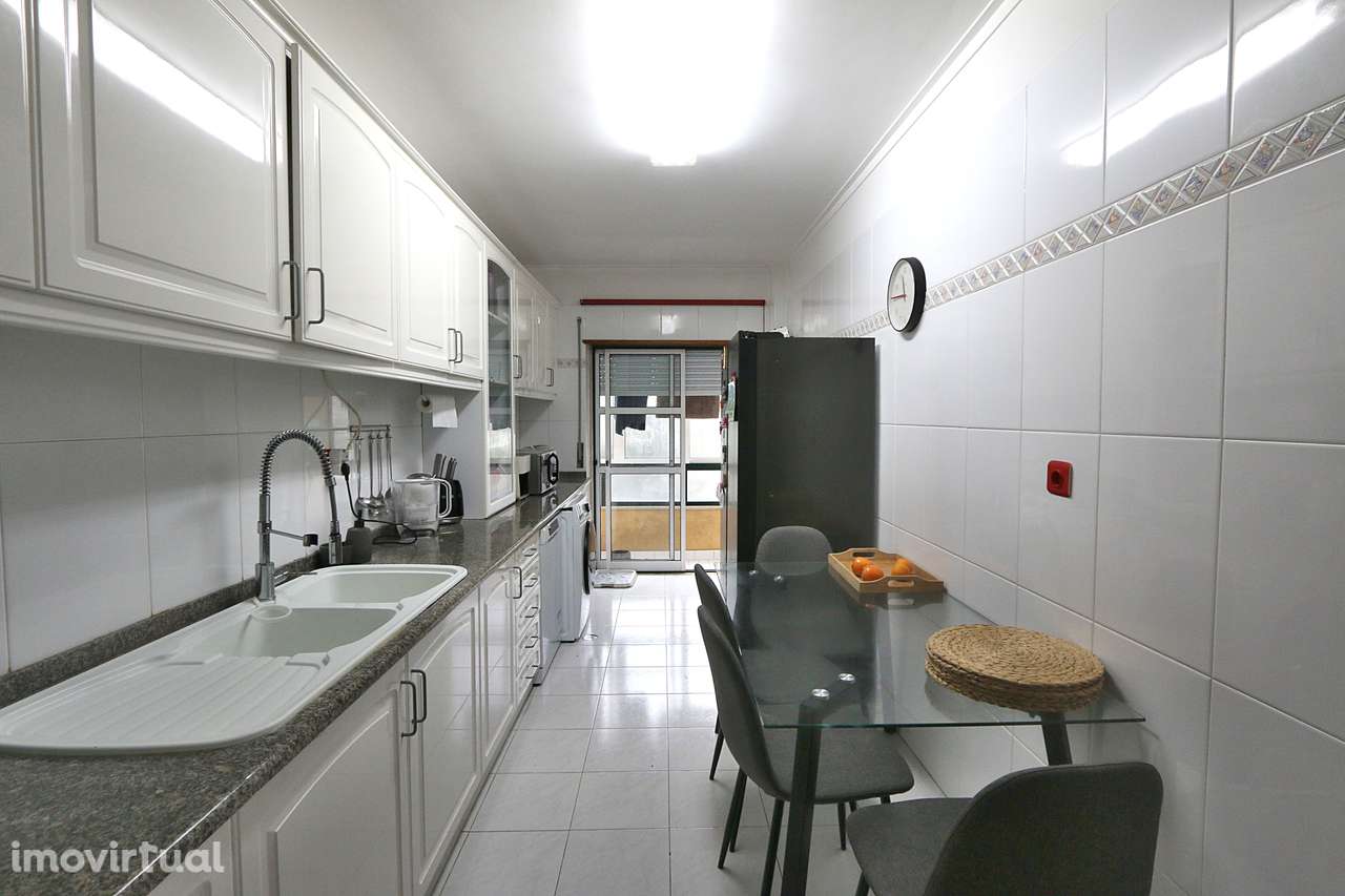 Encantador T2 em Massamá próximo de comércio e serviços! - Grande imagem: 5/18