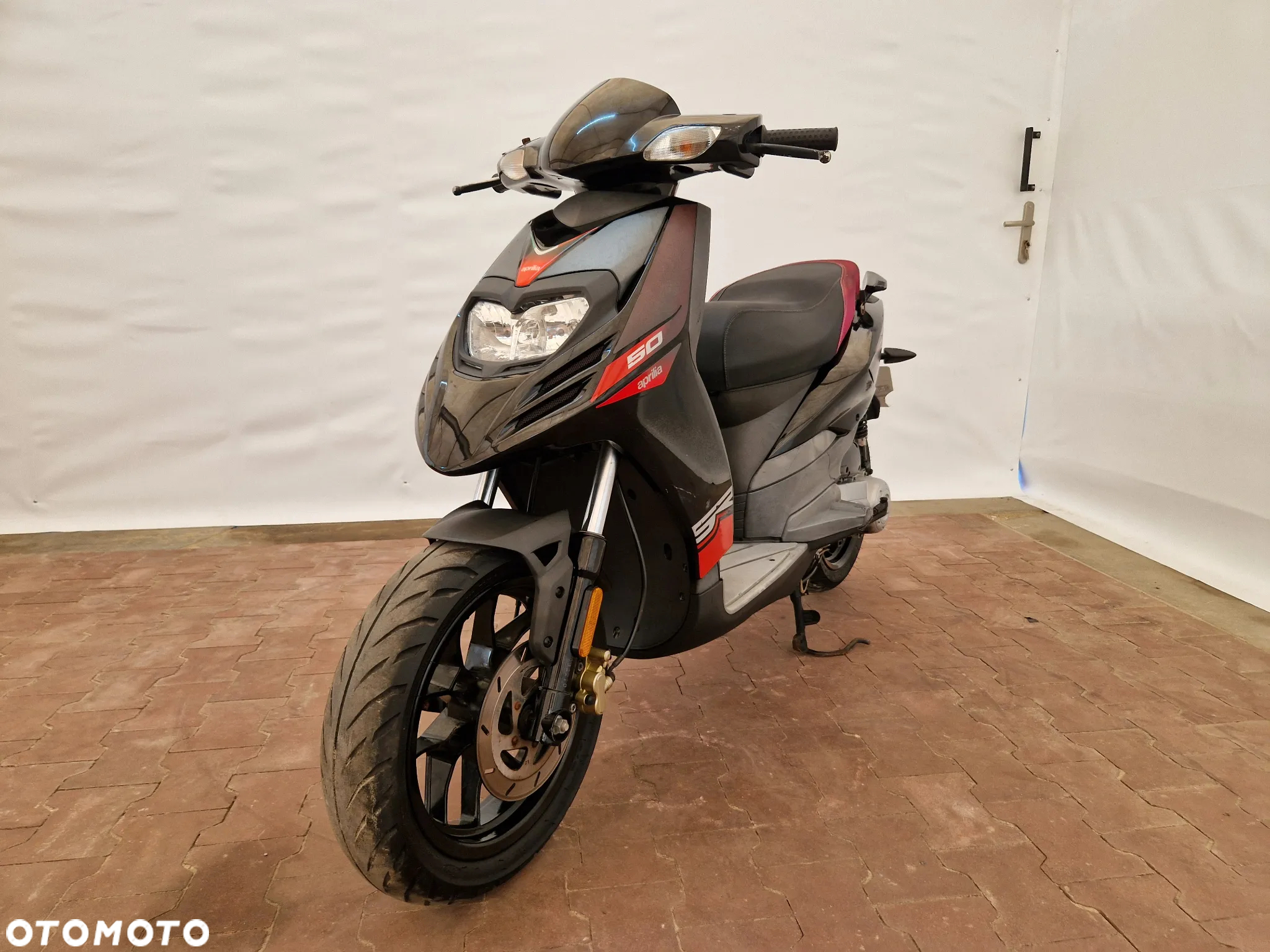 Aprilia SR - 12
