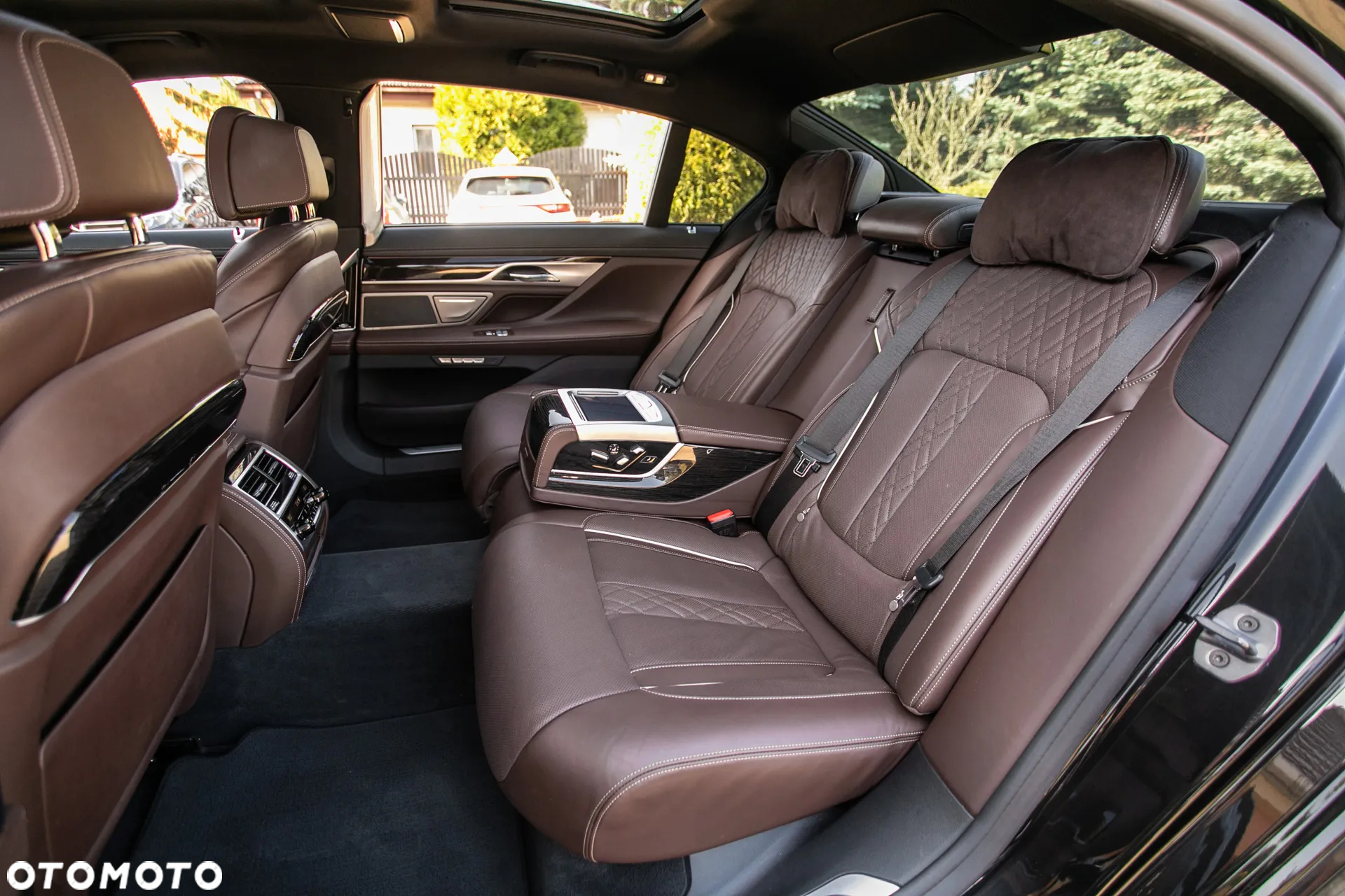 BMW Seria 7 750Li xDrive - 32