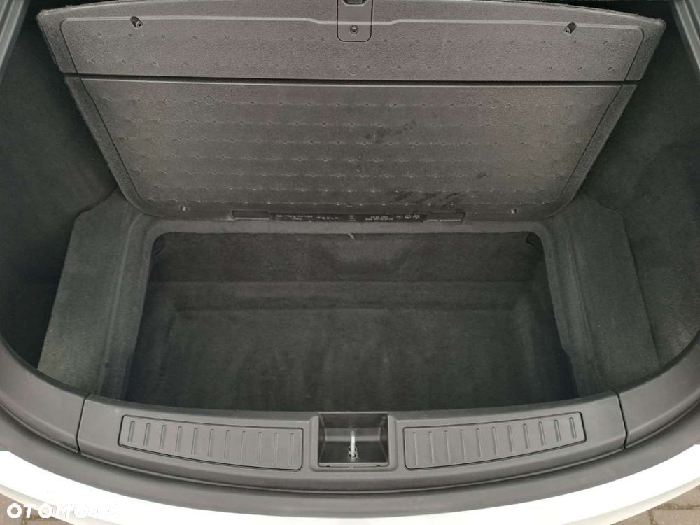 Tesla Model S - 11