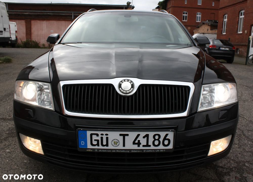 Skoda Octavia Combi 2.0 TDI DSG Laurin & Klement - 5