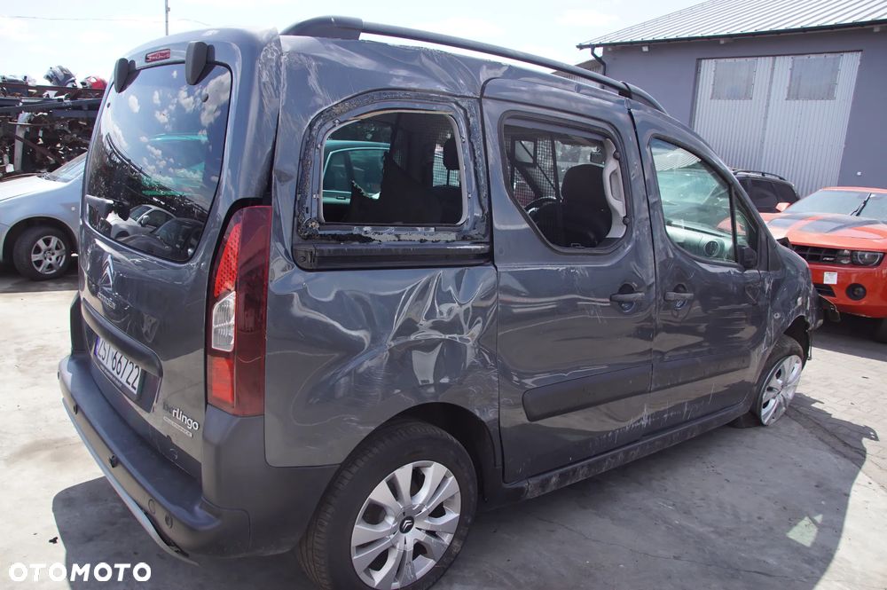 Pojazd na części Citroen 692324777 berlingo 1.6 hdi DV6FC 120km 2018 skrzynia 6 biegowa kolor KTP SHARK GREY PAINT szyba komputer maglownica drzwi klapa deska poduszka maglownica rozrusznik alternator sprężarka skup aut złomwanie szrot kasacja - 9