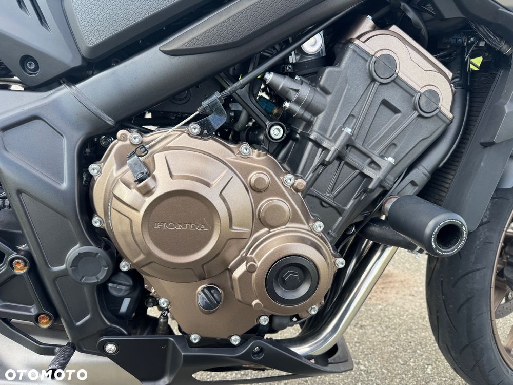 Honda CB - 12
