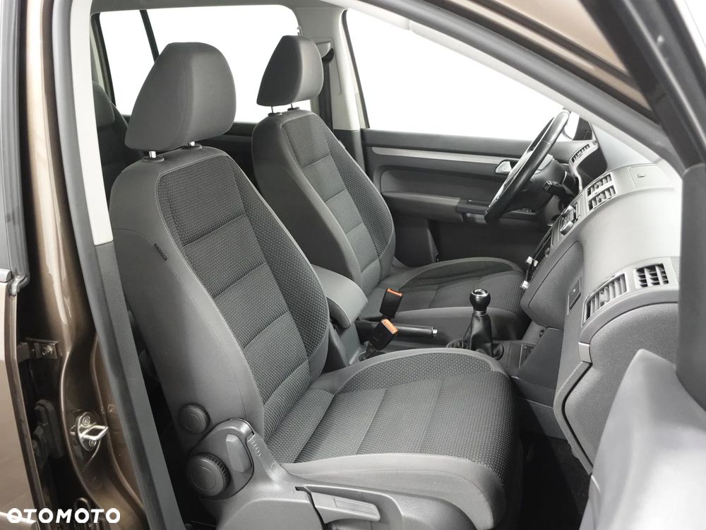 Volkswagen Touran - 28