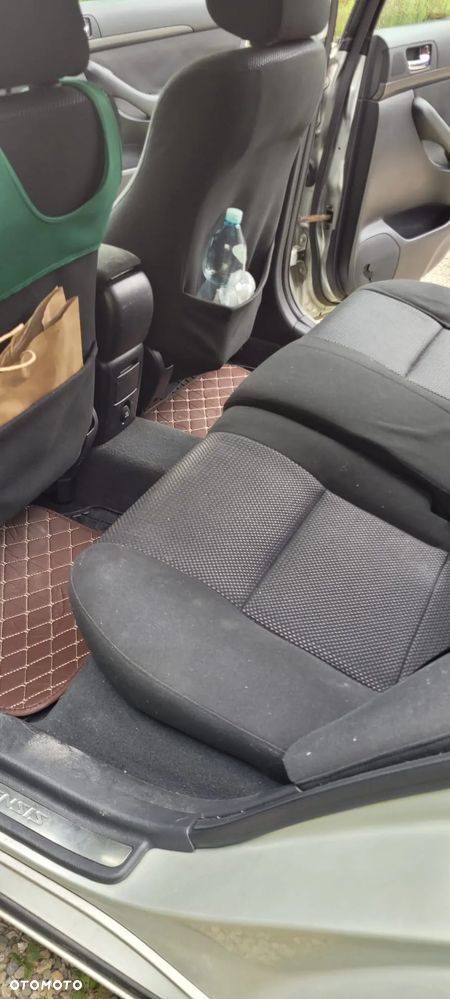 Toyota Avensis - 8