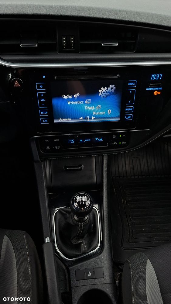 Toyota Auris 1.6 Premium - 5