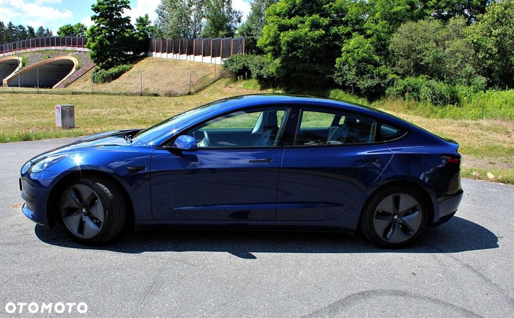 Tesla Model 3 - 4