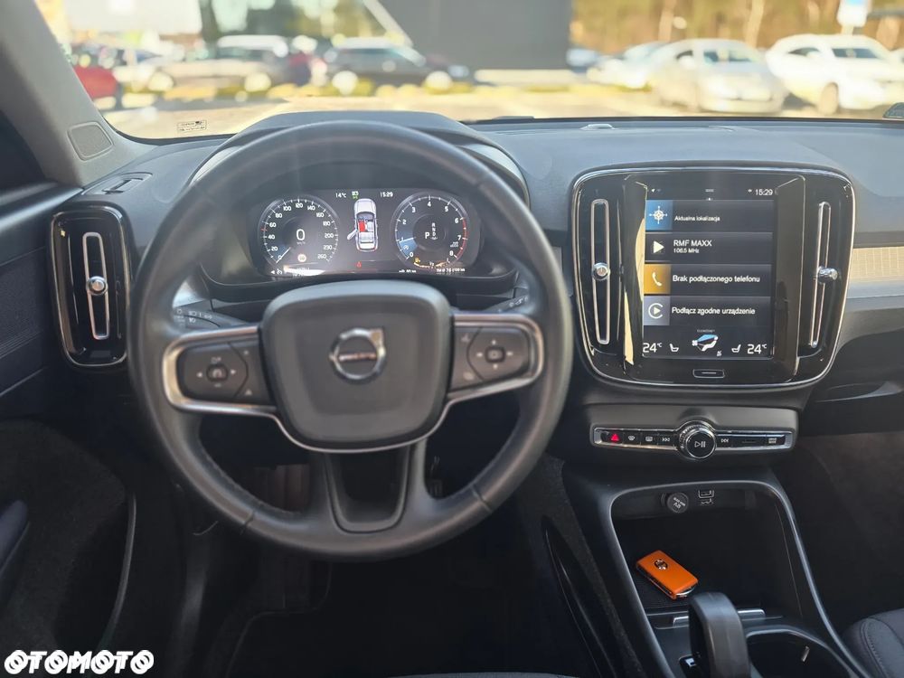 Volvo XC 40 T3 Momentum Pro - 21