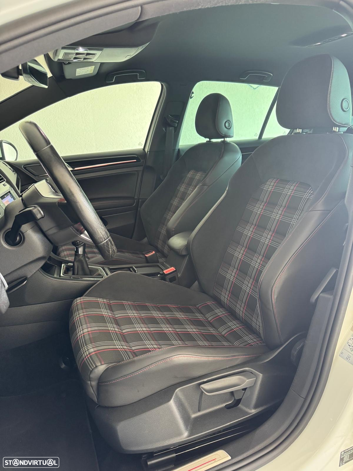 VW Golf 2.0 TSi GTi Performance - 15