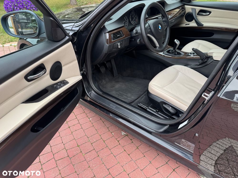 BMW Seria 3 320i Edition Exclusive - 11