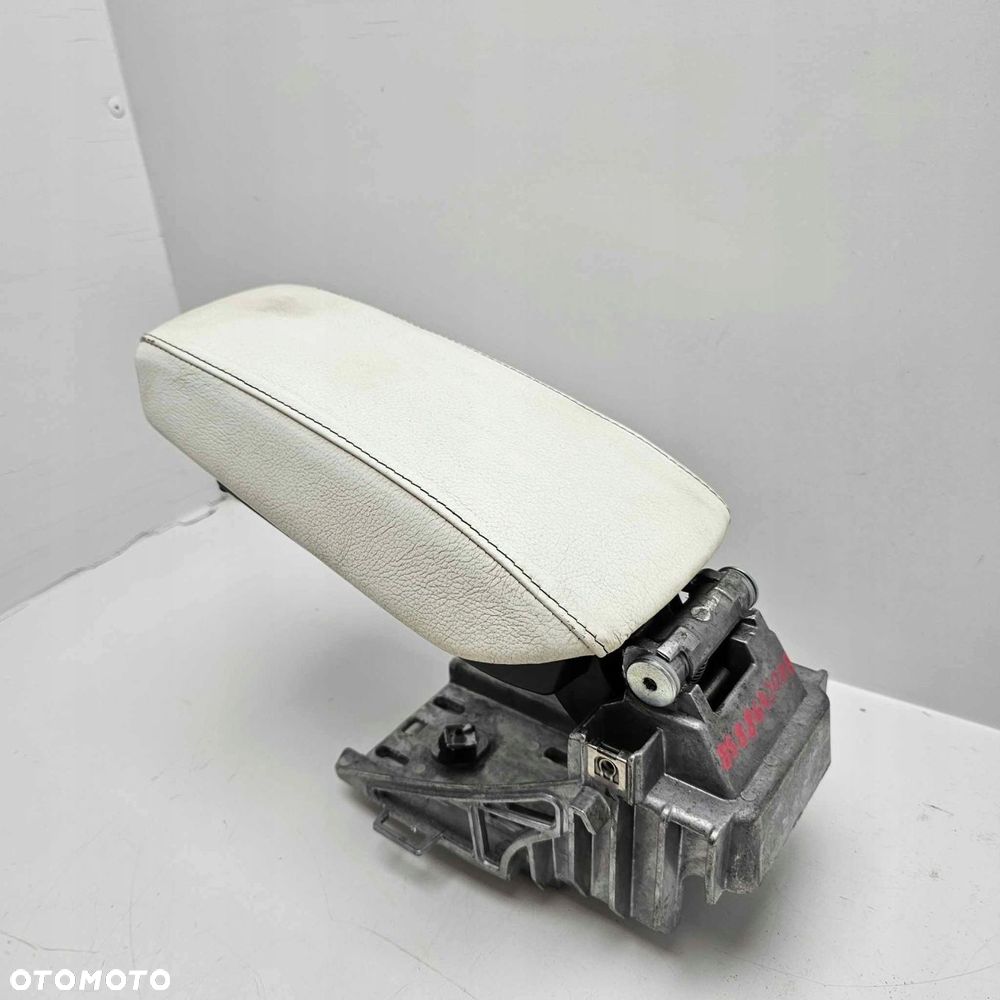 audi tt tts 8s0 podłokietnik skóra - 1