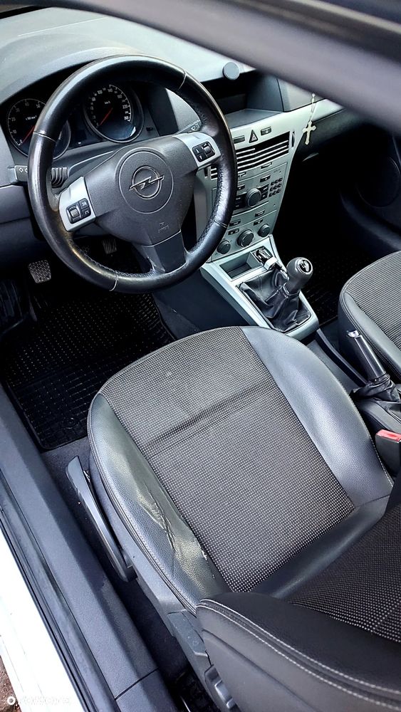 Opel Astra GTC 1.6 Cosmo - 6