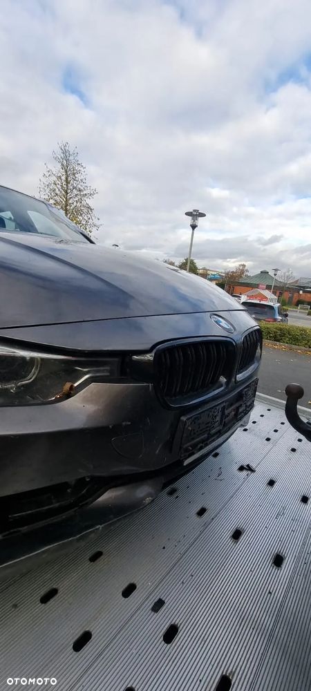 BMW Seria 3 318d Touring Blue Performance Sport Line - 8