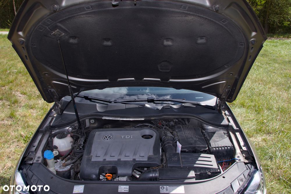 Volkswagen Passat Variant 2.0 TDI DSG BlueMotion Technology Exclusive - 32