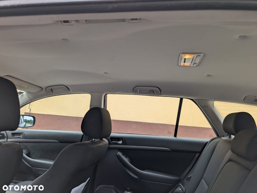 Toyota Avensis 2.0 D-4D Sol - 20