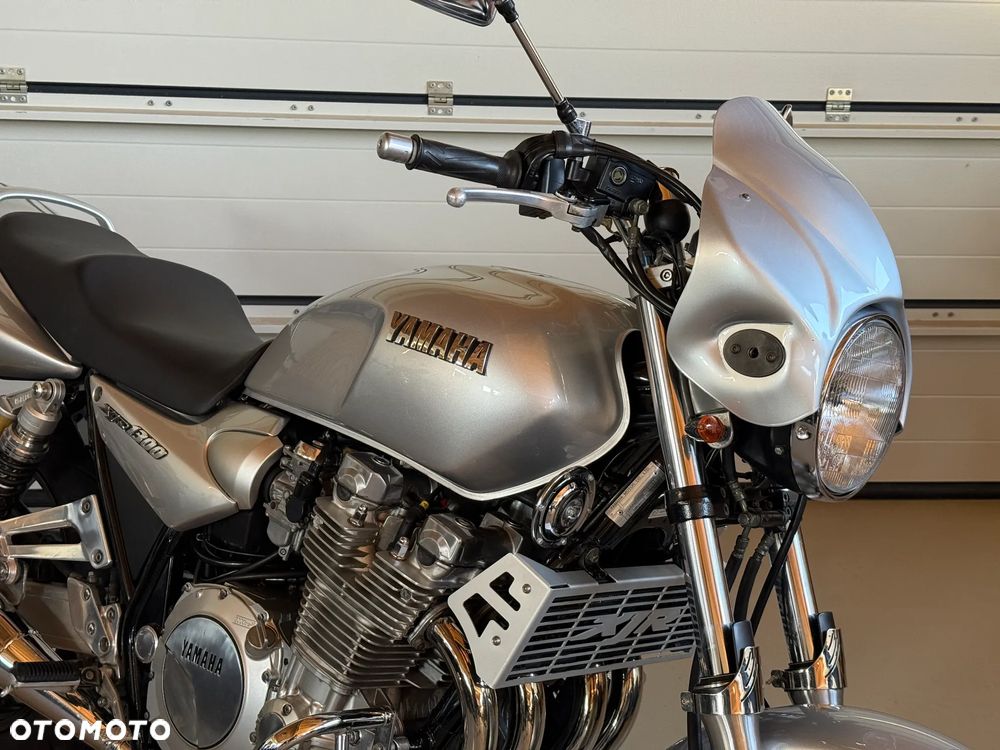 Yamaha XJR - 14