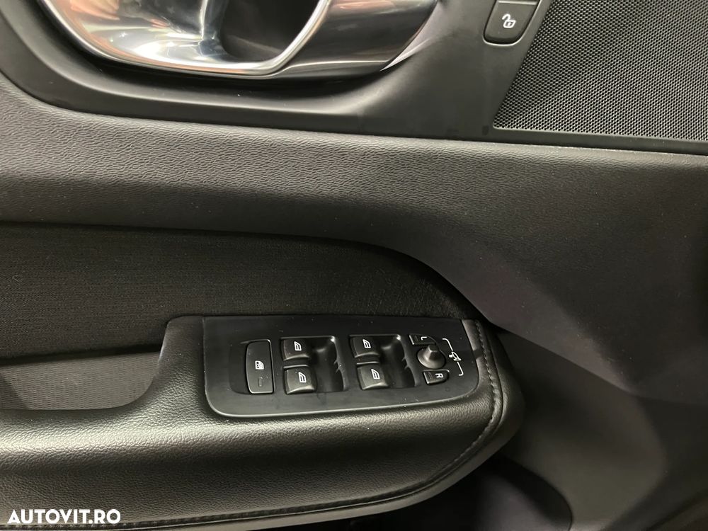 Volvo XC 60 T6 AWD Recharge Geartronic Inscription - 27