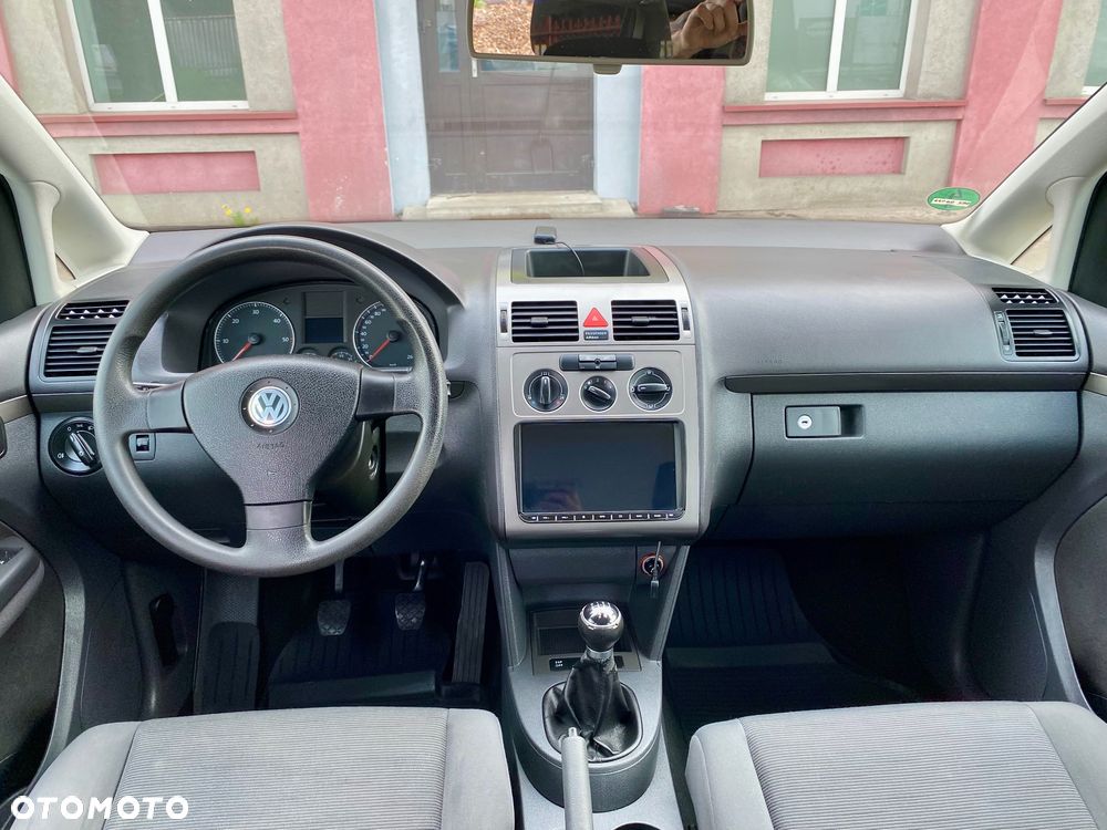 Volkswagen Touran - 22
