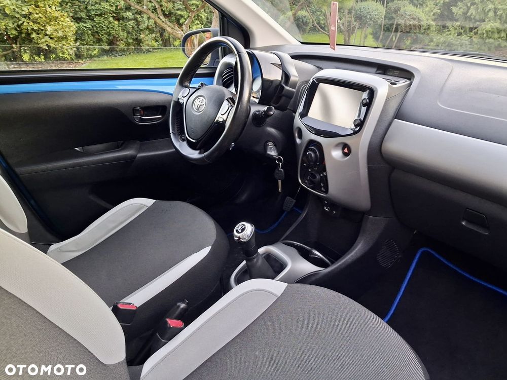 Toyota Aygo x-play touch - 11