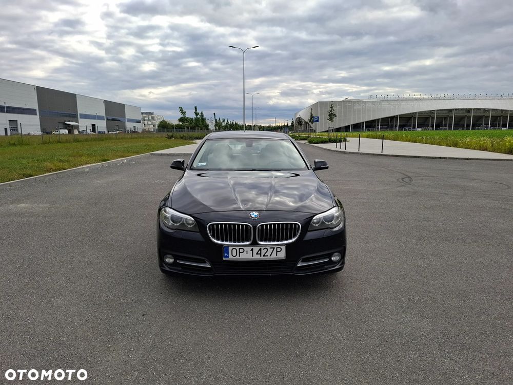 BMW Seria 5 525d xDrive - 13