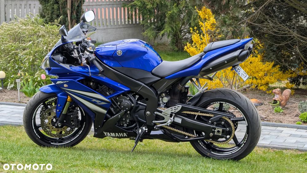 Yamaha R1 - 2