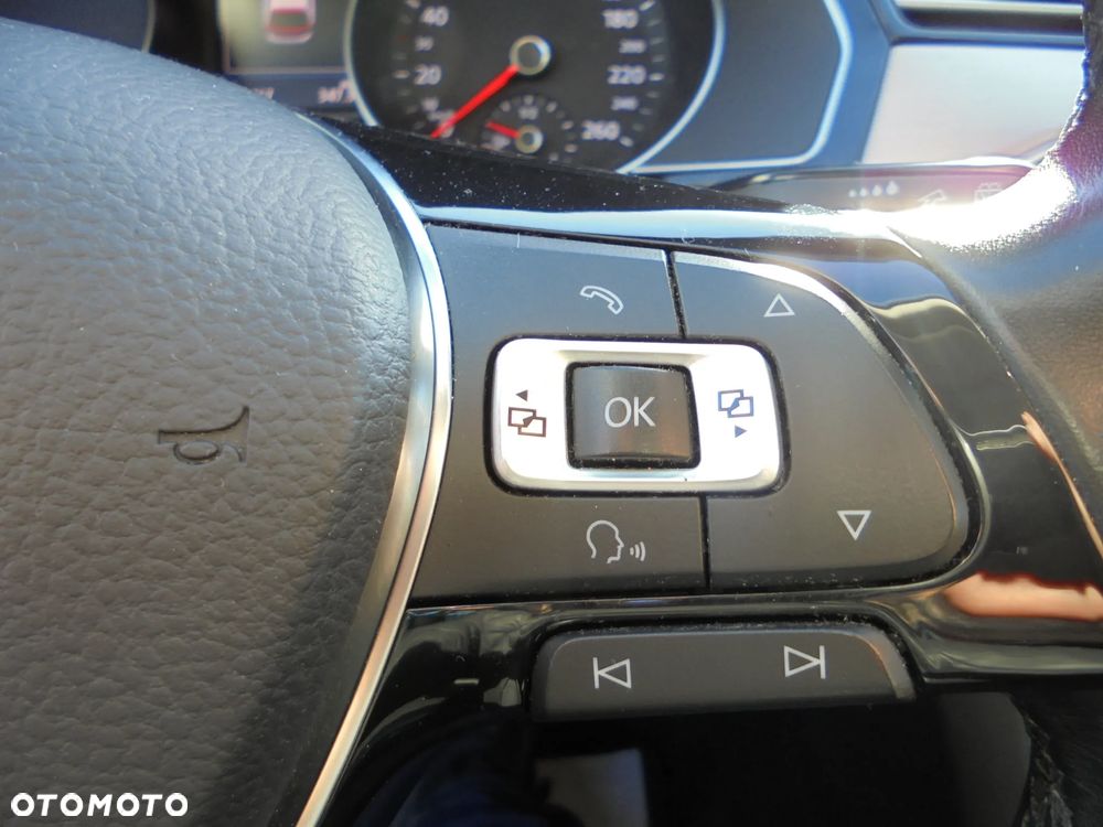 Volkswagen Passat Variant 2.0 TDI SCR BlueMotion Highline - 22