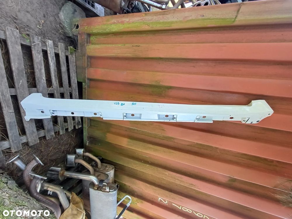 Próg Listwa progowa prawa Toyota Avensis t27 t29 kombi