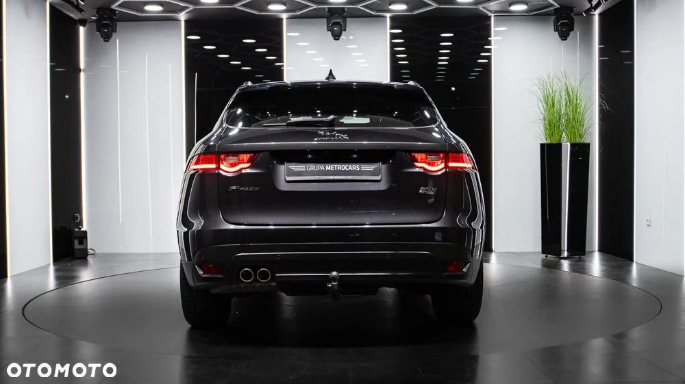 Jaguar F-Pace - 7