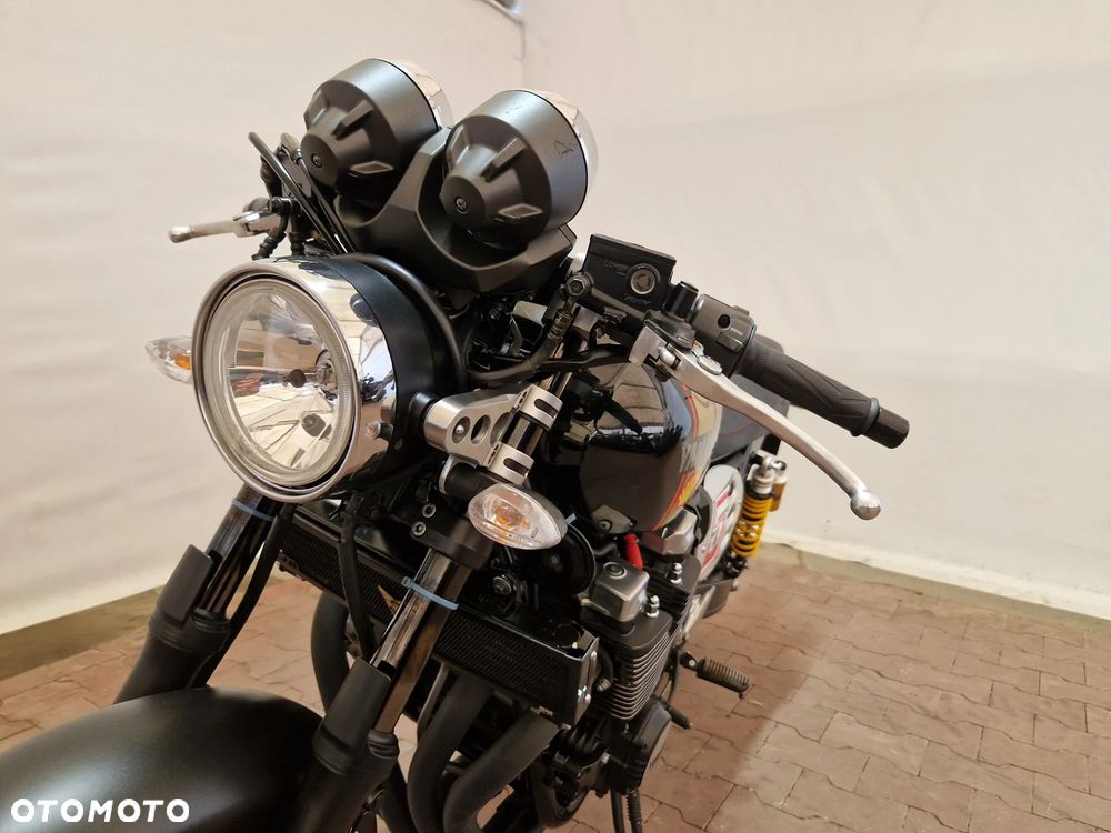 Yamaha XJR - 30