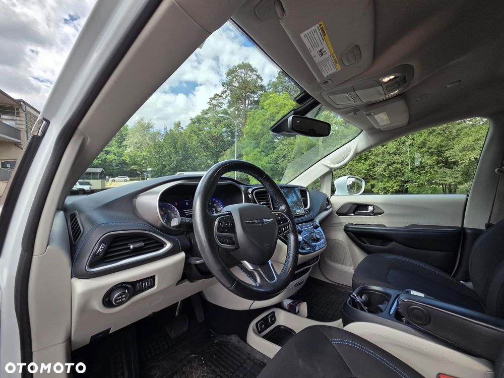Chrysler Pacifica - 11