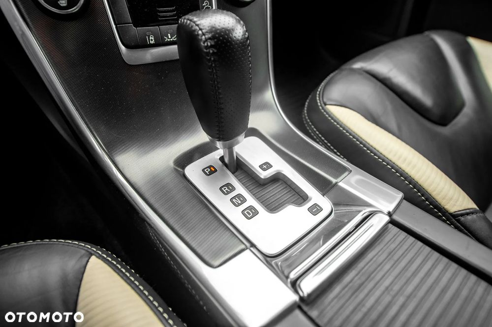 Volvo XC 60 D5 AWD RDesign - 33