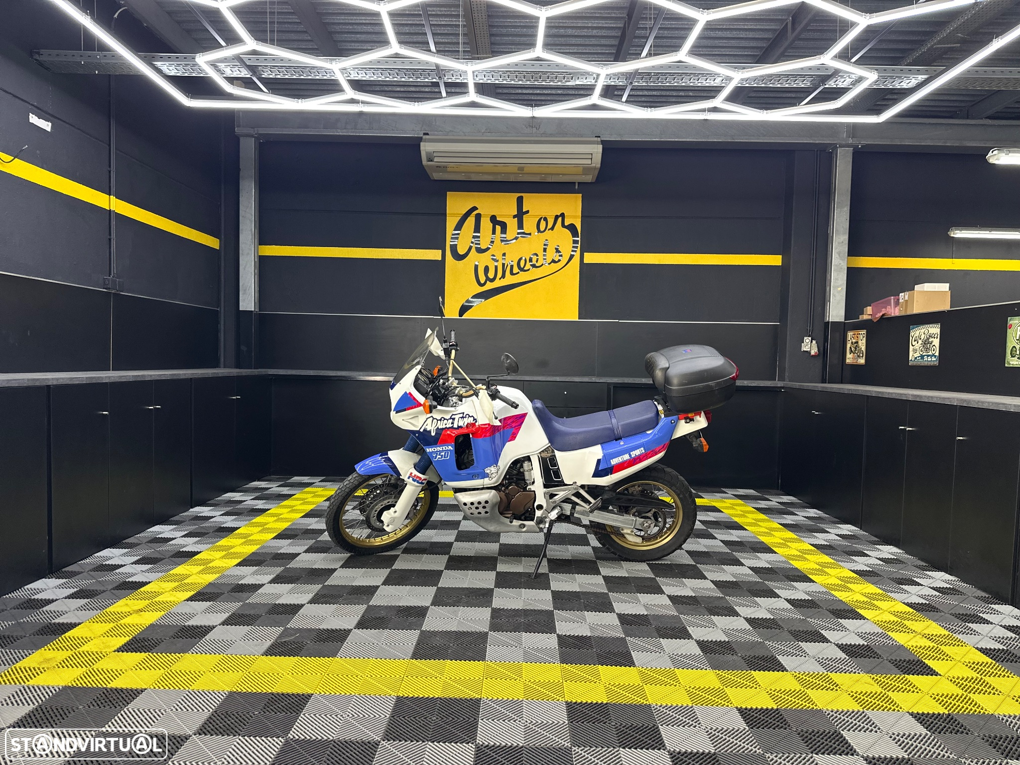 Honda Africa Twin RD04 - 10