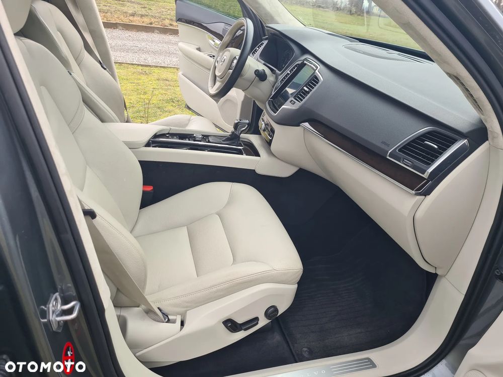 Volvo XC 90 T6 AWD Geartronic Momentum - 23